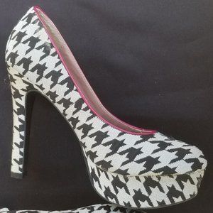 Pink Pepper Houndstooth Platform Heels Size M